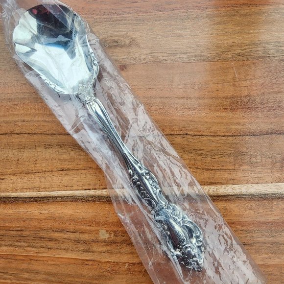 Oneida Michelangelo Stainless Shell Sugar Spoon 6" heirloom glossy - Picture 2 of 5